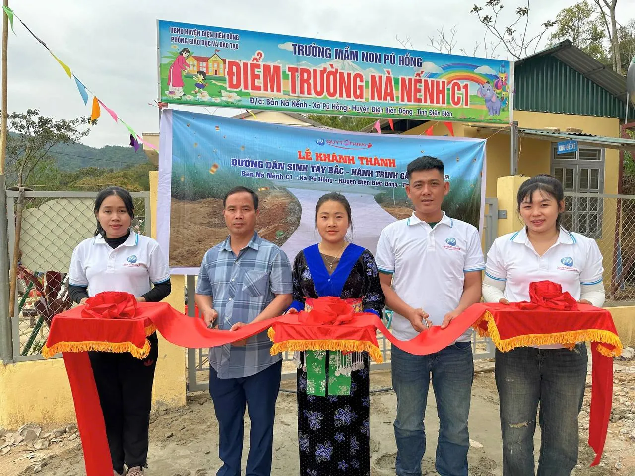 Hình ảnh minh họa quá trình thu thập thông tin cá nhân an toàn tại 8day8 với các biểu mẫu và biểu tượng bảo mật