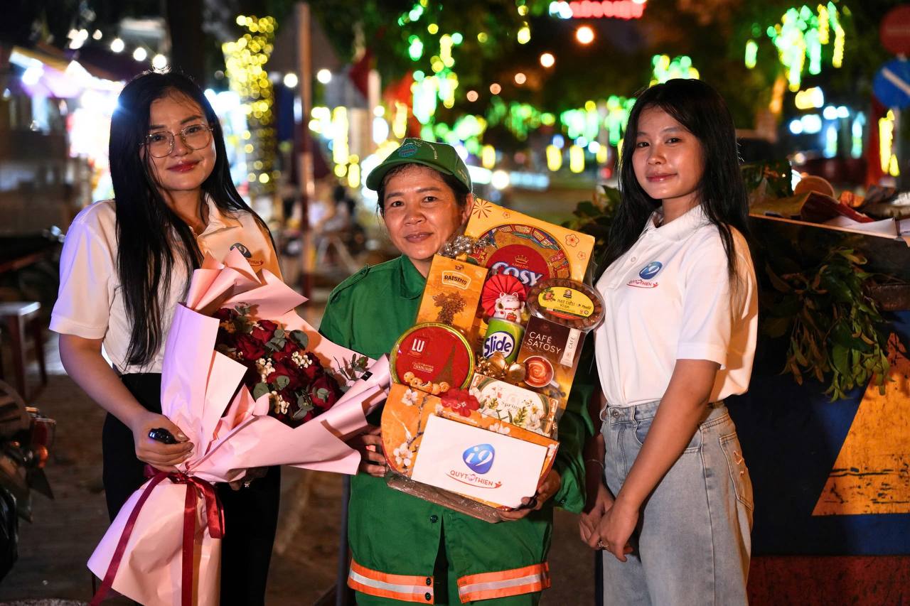 Biểu tượng hỗ trợ email của 8day8