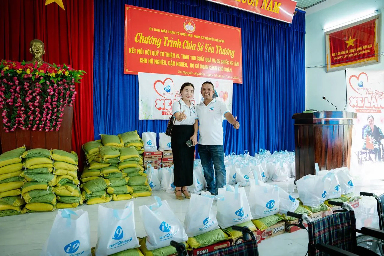 Biểu tượng đội ngũ chuyên nghiệp và hỗ trợ tận tâm của 8day8